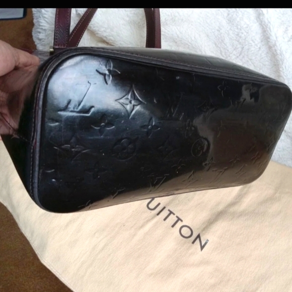 *IN NEED OF REPAIR* Louis Vuitton Houston Vernis Bag - Picture 7 of 12